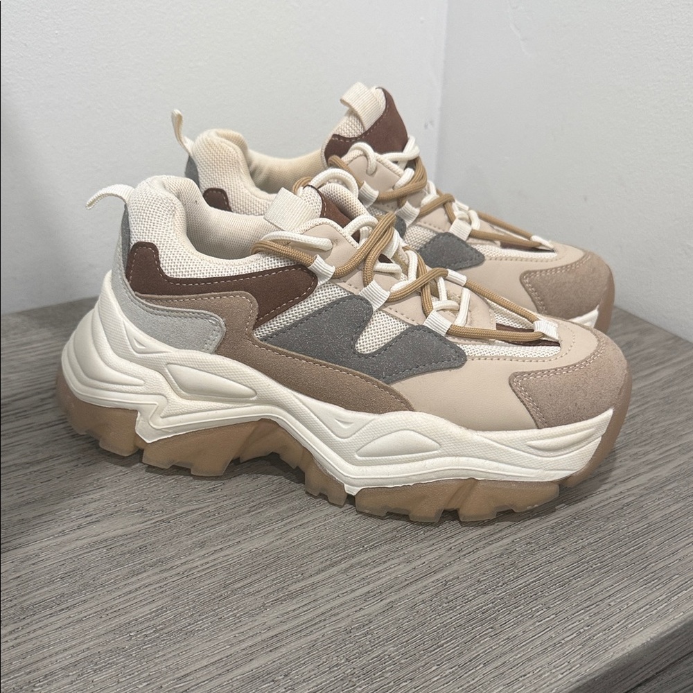 Madden Girl Women's Venomm Sneaker